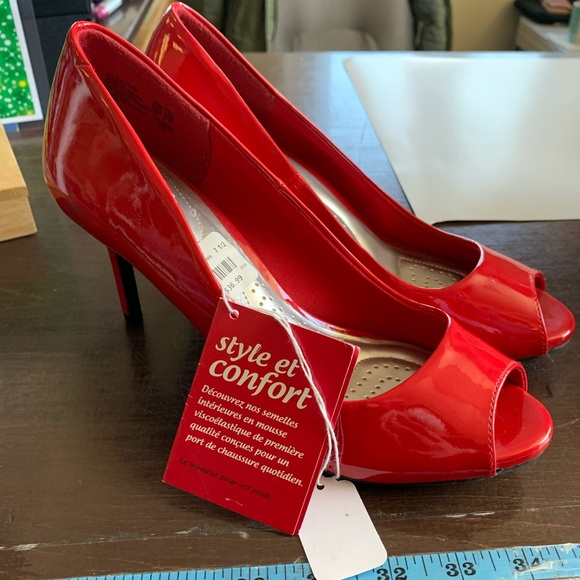 Red Heels - Picture 2 of 4